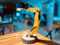 Lampe à poser Excavator - Design industriel et ludique - Qualité supérieure