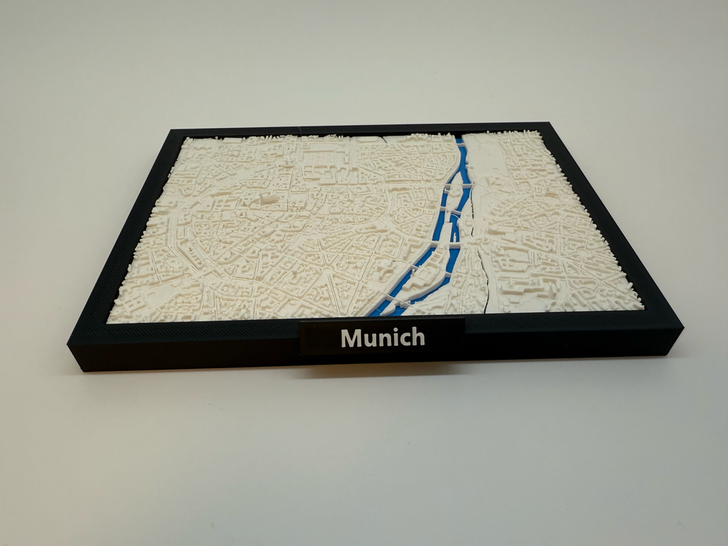 3D-utskrevet miniatyr av München - detaljert bykart og elvelandskap - førsteklasses kvalitet