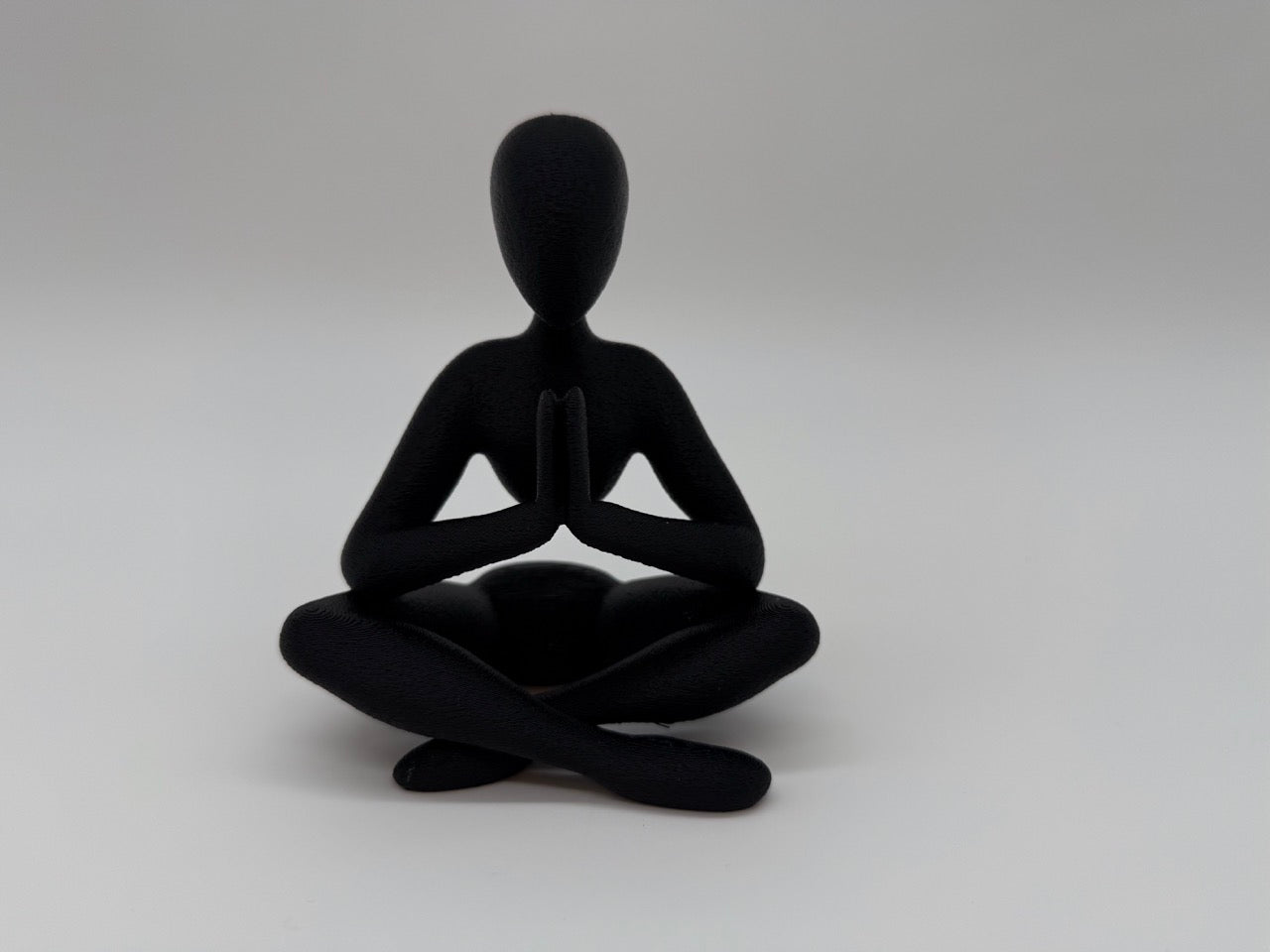 Minimalistisk yogastatue - dekorasjon for meditasjon og mindfulness - førsteklasses kvalitet