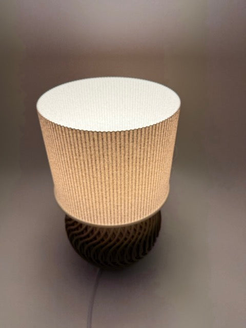 Lampe de table moderne 'Marble' avec abat-jour en marbre et base géométrique élégante - Atmospheric Lighting