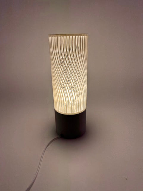 Lampe de table moderne 'Spiral' avec design cylindrique ajouré et base grise - Éclairage d'ambiance élégant
