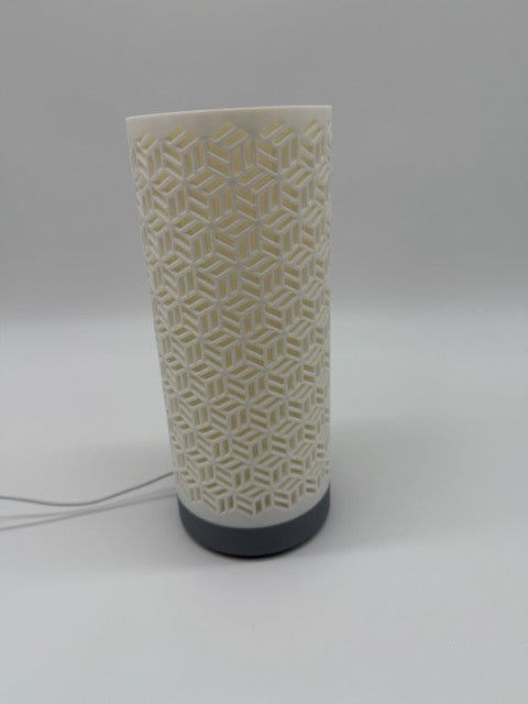Lampe de table 'Dia' avec abat-jour cylindrique géométrique sculpté et base élégante - Luminaires d'ambiance modernes
