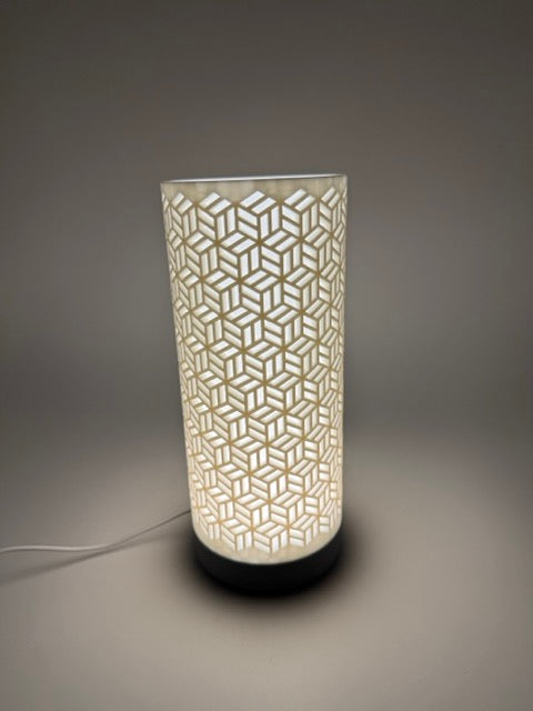 Lampe de table 'Dia' avec abat-jour cylindrique géométrique sculpté et base élégante - Luminaires d'ambiance modernes