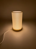 Lampe de table 'Honey' avec motif en nid d'abeilles et abat-jour cylindrique - Eclairage d'ambiance chaleureux