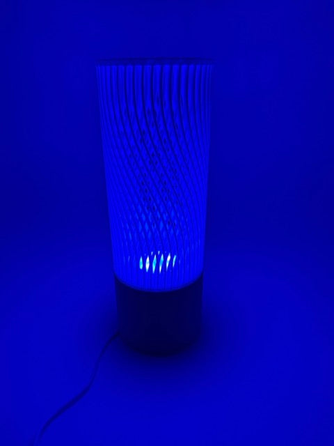 Lampe de table moderne 'Spiral' avec design cylindrique ajouré et base grise - Éclairage d'ambiance élégant