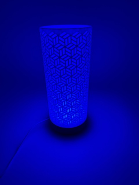 Lampe de table 'Dia' avec abat-jour cylindrique géométrique sculpté et base élégante - Luminaires d'ambiance modernes