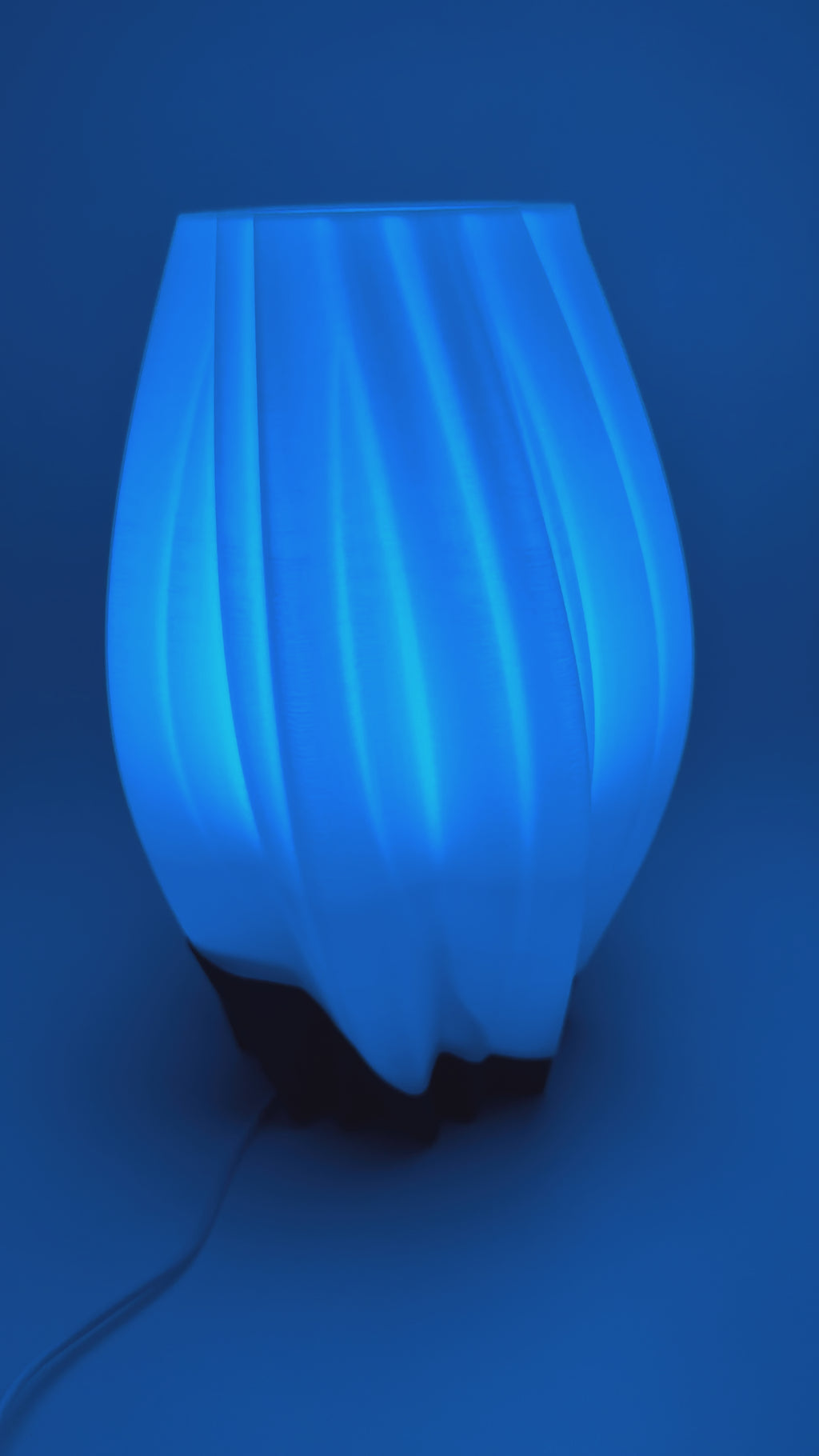 Lampe de table design 'Waves' avec changement de couleur et télécommande - Lampe d'ambiance moderne