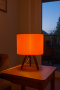 Lampe de table moderne 'Ribble' avec abat-jour rose nervuré et base noire - Unique Ambience Lighting